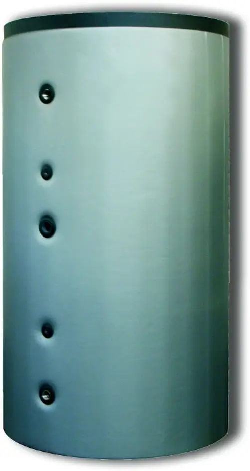 Pufferspeicher in zylindrischer Form, grau mit mehreren Anschlussöffnungen, hergestellt von Wolf. Der Speicher hat eine glatte Oberfläche und keine sichtbaren Thermostate.